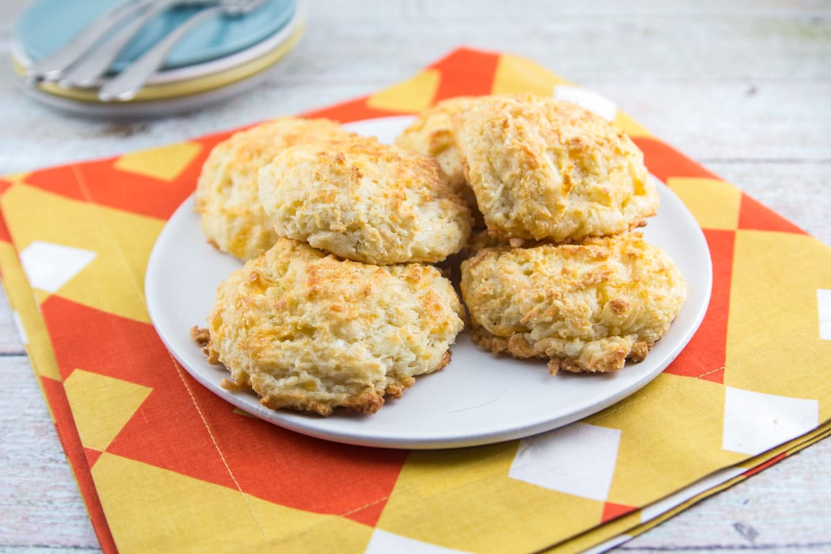 Garlic Cheddar Buttermilk Biscuits: on the table in under 20 minutes. As delicious as they are easy! {Bunsen Burner Bakery}