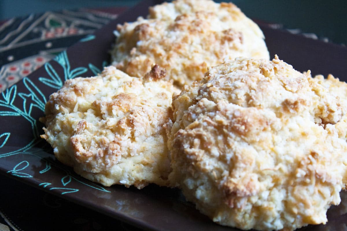 Garlic Cheddar Buttermilk Biscuits: on the table in under 20 minutes. As delicious as they are easy! {Bunsen Burner Bakery}