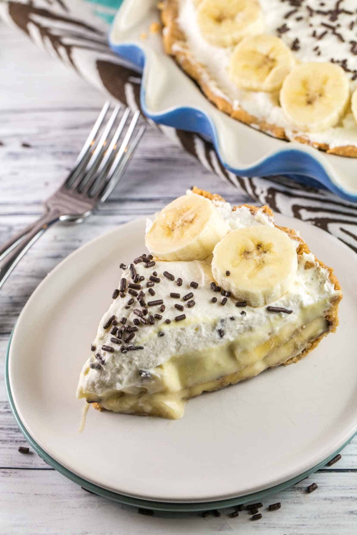 Old Fashioned Banana Cream Pie: A traditional, homemade diner-style pie - banana-infused pastry cream, sliced fresh bananas, and sky-high whipped cream. {bunseburnerbakery.com} #pie #bananacreampie