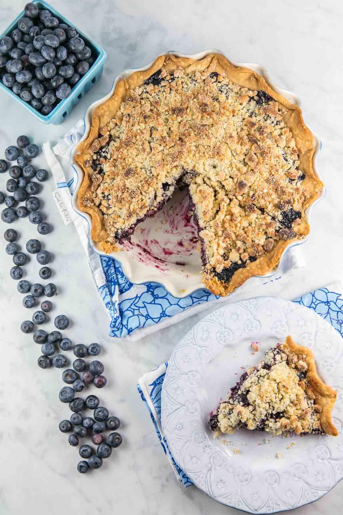 Almond Crumble Blueberry Pie: fresh blueberries covered with a crunchy almond paste crumble. Perfect with fresh summer blueberries... or even use frozen. {Bunsen Burner Bakery} #pie #blueberrypie #almond #fruitpies