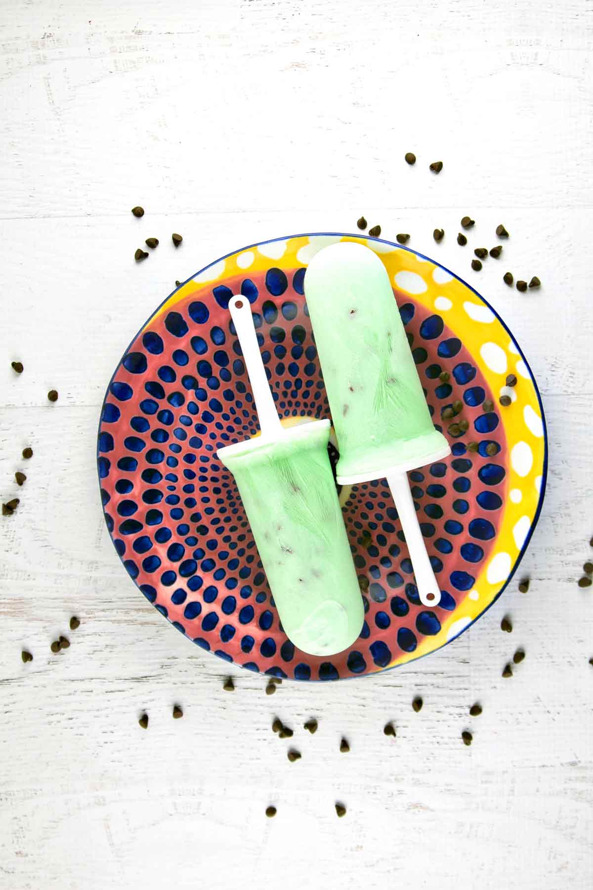 Healthy Mint Chocolate Chip Greek Yogurt Popsicles: plain Greek yogurt, nonfat milk, mint extract, and chocolate chips combine into the perfect healthy anytime snack. {Bunsen Burner Bakery} #popsicles #mintchocolatechip #greekyogurt #healthydesserts