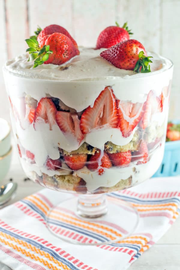 Chocolate Chip Strawberry Trifle: chocolate chip pound cake, hot fudge frosting, homemade pudding, and fresh strawberries make THE BEST strawberry trifle. This is summer dessert perfection! {Bunsen Burner Bakery}