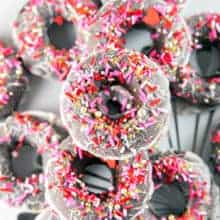 Baked Peppermint Mocha Donuts: chocolatey, cake, baked peppermint mocha donuts, dunked in a peppermint mocha glaze and covered with festive sprinkles. Perfect for holiday entertaining, any time of day! #bunsenburnerbakery #donuts #cakedonuts #peppermintmocha #christmas
