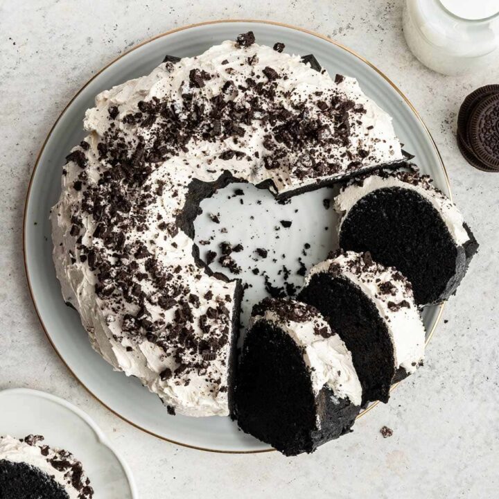 Cookies and Cream Oreo Bundt Cake