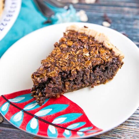 Chocolate Oatmeal Molasses Pie: spicy molasses paired with a chewy oatmeal cookie texture and a chocolate-ganache lined pie crust. The perfect winter pie! {Bunsen Burner Bakery} #pie #oatmealpie #molasses