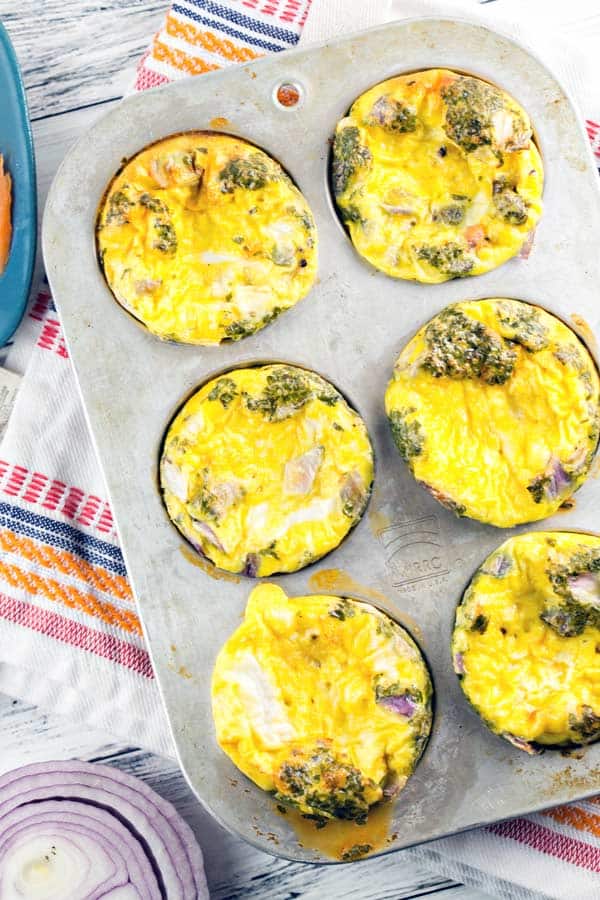 Smoked Salmon Egg Muffins: full of smoked salmon, capers, and red onion, these smoked salmon egg muffins are a delicious low carb, high protein breakfast option. {Bunsen Burner Bakery} #breakfast #brunch #eggs #smokedsalmon #glutenfree 