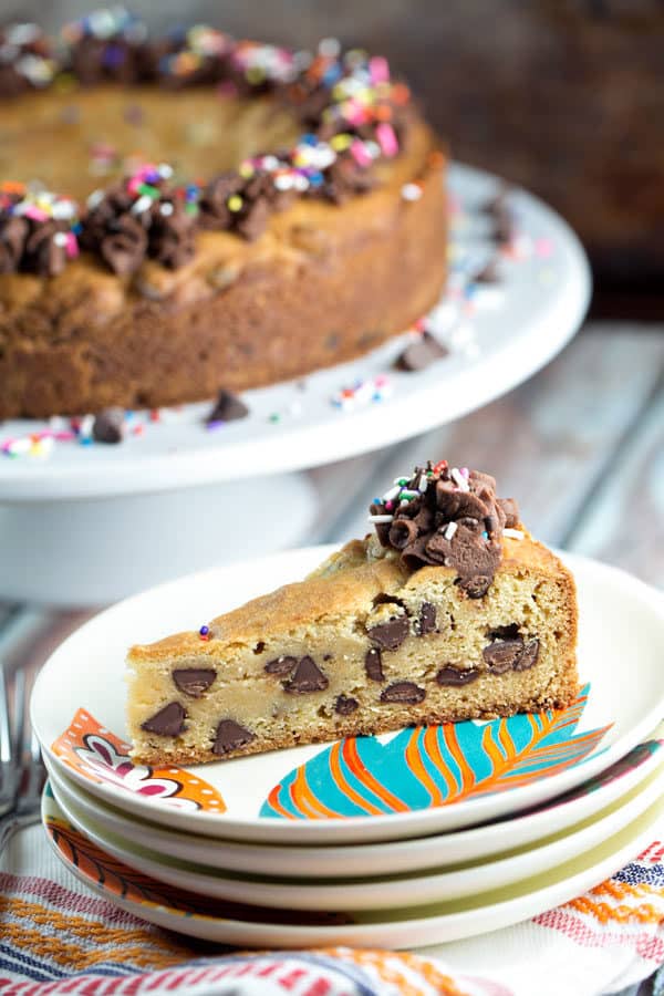 Chocolate Chip Cookie Cake: a giant-sized cookie with a soft and chewy center, perfect for all your celebrations! {Bunsen Burner Bakery} #chocolatechipcookie #cookiecake #giantcookie