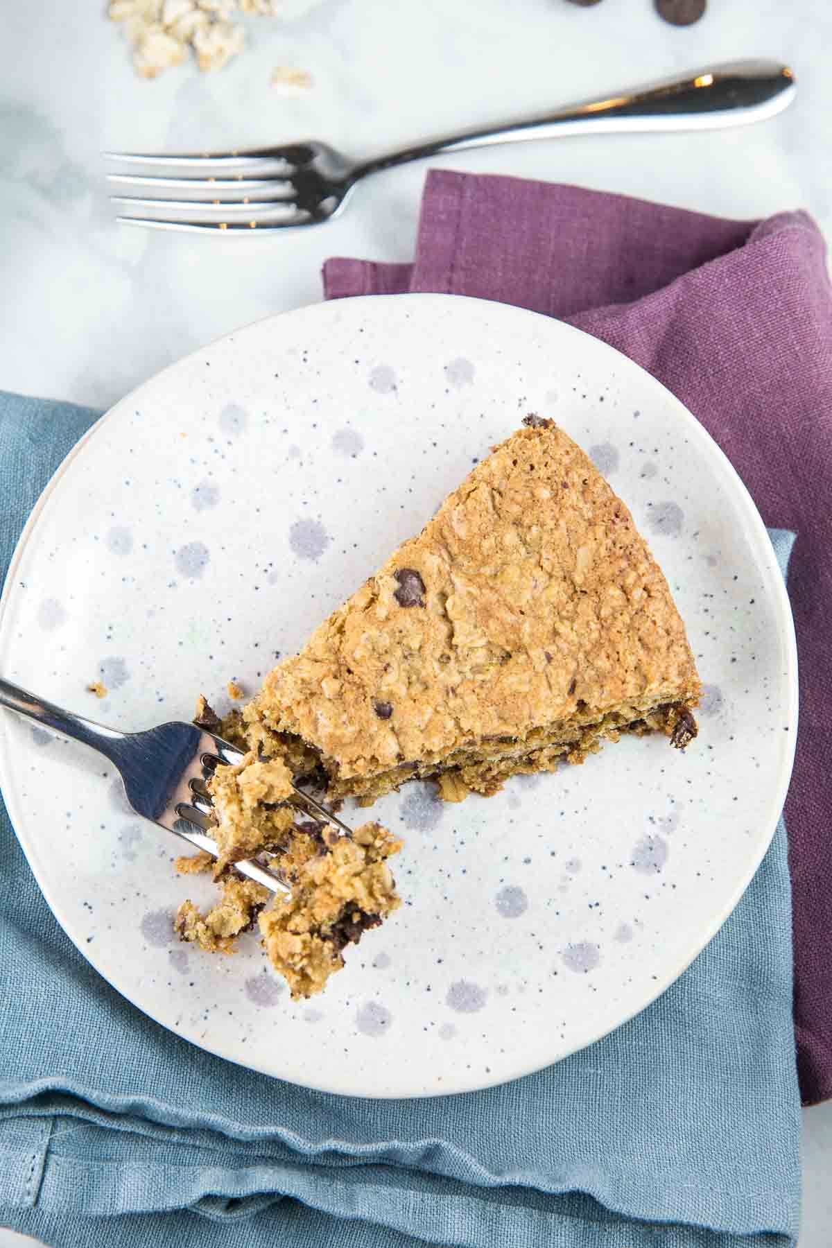 Giant Oatmeal Chocolate Chip Cookie: crispy and firm on the outside and soft and chewy in the center, this giant cookie/cookie cake is the perfect crowd pleasing dessert to share! {Bunsen Burner Bakery} #cookie #oatmealchocolatechip #giantcookie #cookiecake