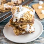 Gooey S'mores Bars: Make your s'mores easy to share at summer picnics by baking them in bar form with a layer of graham cracker cookie crust, melted chocolate, and sticky marshmallows. #smores #smoresbars #dessertbars #cookiebars