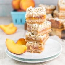 Peach Pie Bars: Easy peach pie bars with an oatmeal cinnamon crumble topping.  Easy to make and full of delicious fresh peaches, these are the perfect pie bars to share at summer picnics and parties. #bunsenburnerbakery #pie #peaches #piebars #peachpie #dessertbars