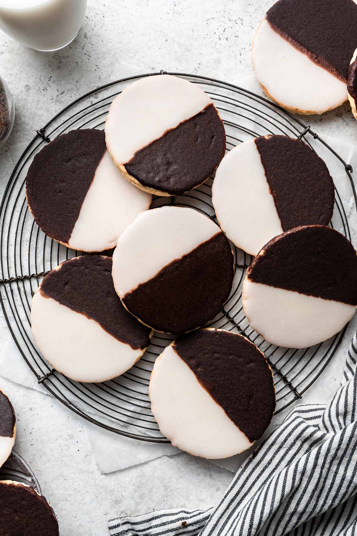 https://www.bunsenburnerbakery.com/wp-content/uploads/2022/12/black-and-white-cookies-21.jpg