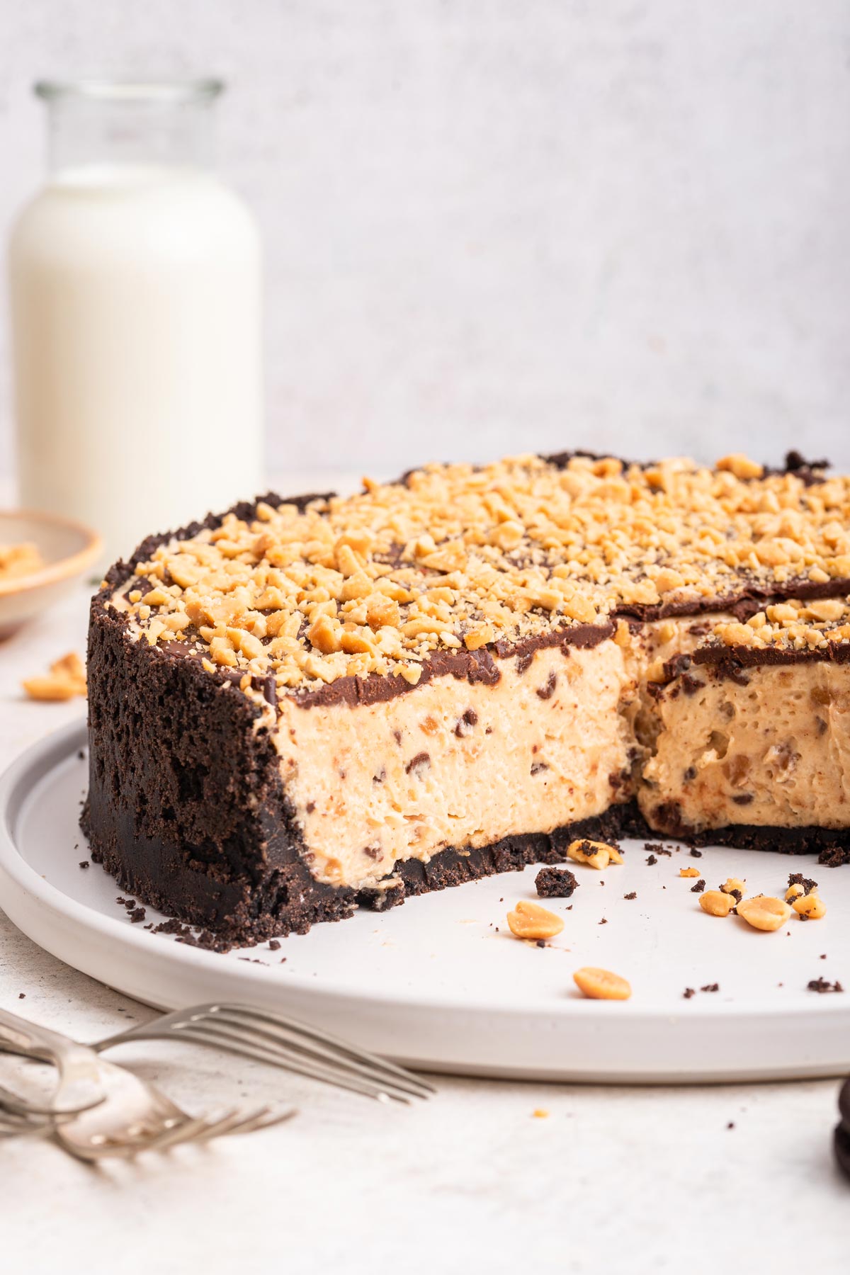 side view of half of a no bake oreo peanut butter cheesecake showing the creamy filling.