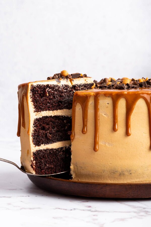 cake server lifting one slice of cake from the rest of the cake.