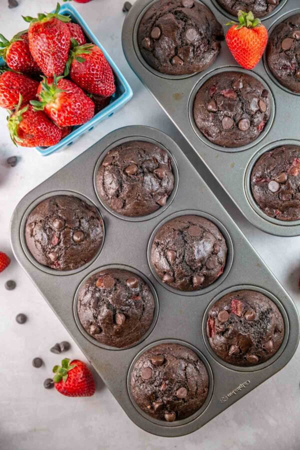freshly baked muffins still in the muffin tins.