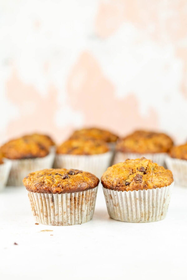 side by side comparison of muffins baked with and without draining excess liquid from frozen bananas.