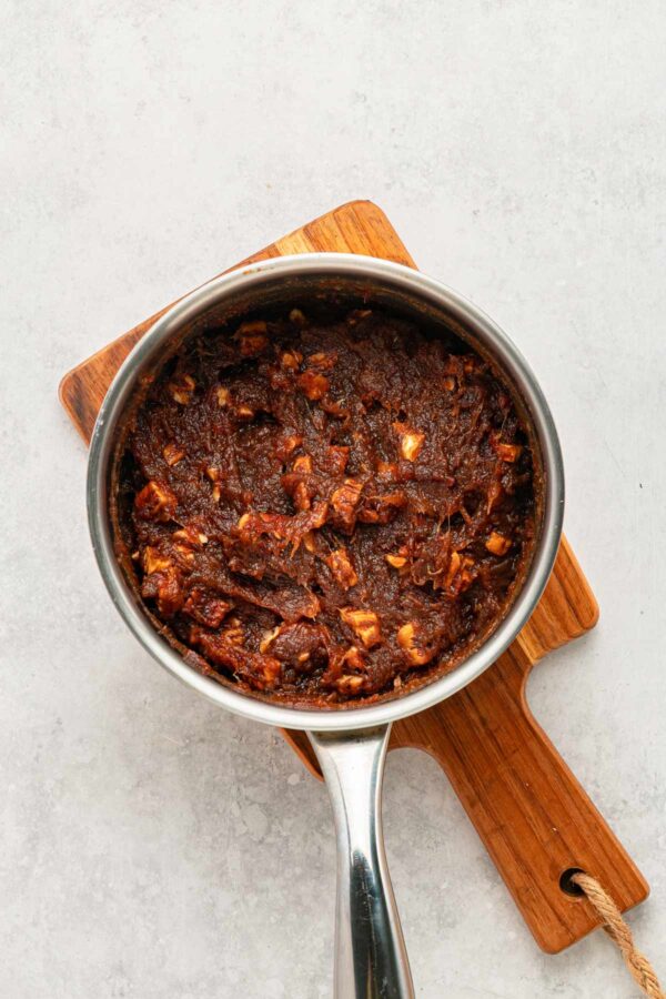 cooked filling for date bars.